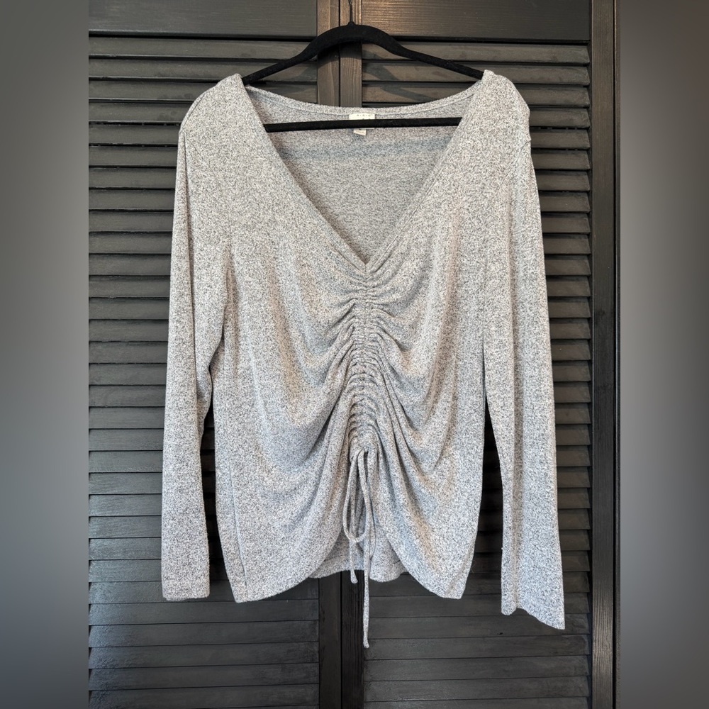 Gray Women’s Medium Long Sleeve Top